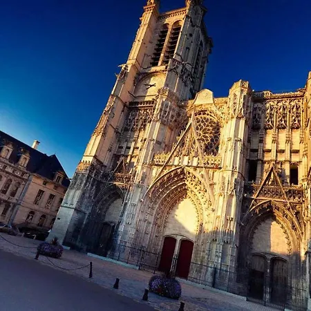 Apartment Le De La Cathedrale - Calme - Jardin - Wifi