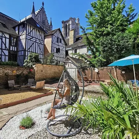 Apartment Le De La Cathedrale - Calme - Jardin - Wifi *