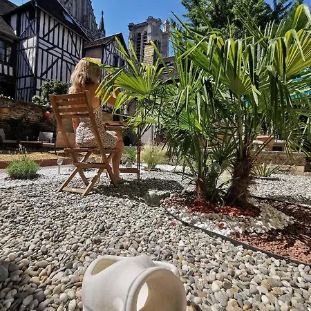 Le De La Cathedrale - Calme - Jardin - Wifi Apartment *